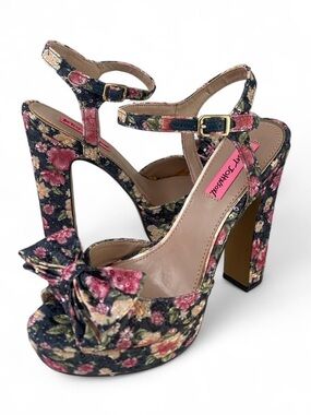 NWT BETSEY JOHNSON HAYLIE FLORAL ROSE PRINT PEEP TOE PLATFORM HEELS SIZE 6.5